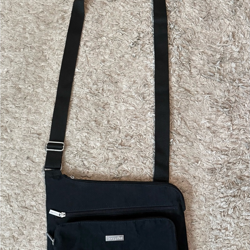 Baggallini HP Bagg MM Black Crossbody Bag
